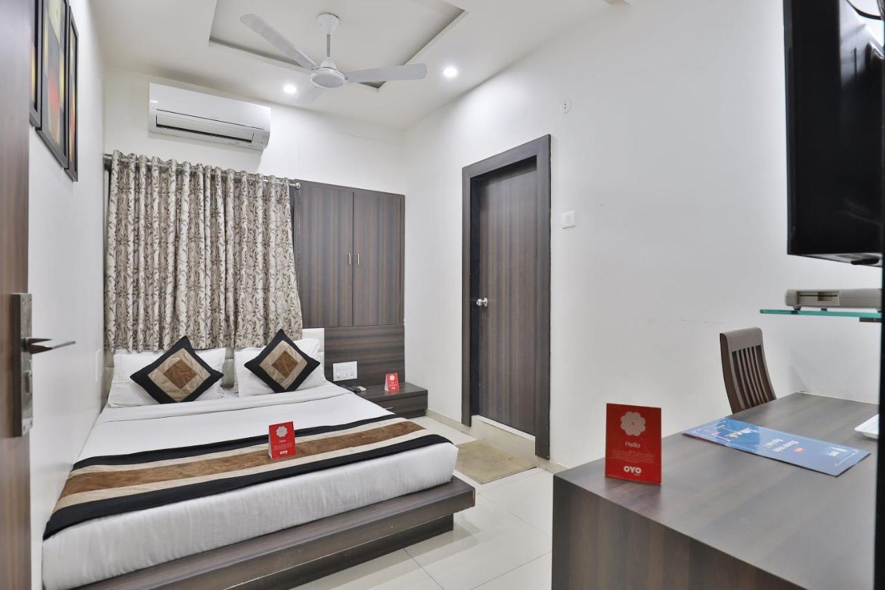 Hotel City Inn Rajkot Buitenkant foto