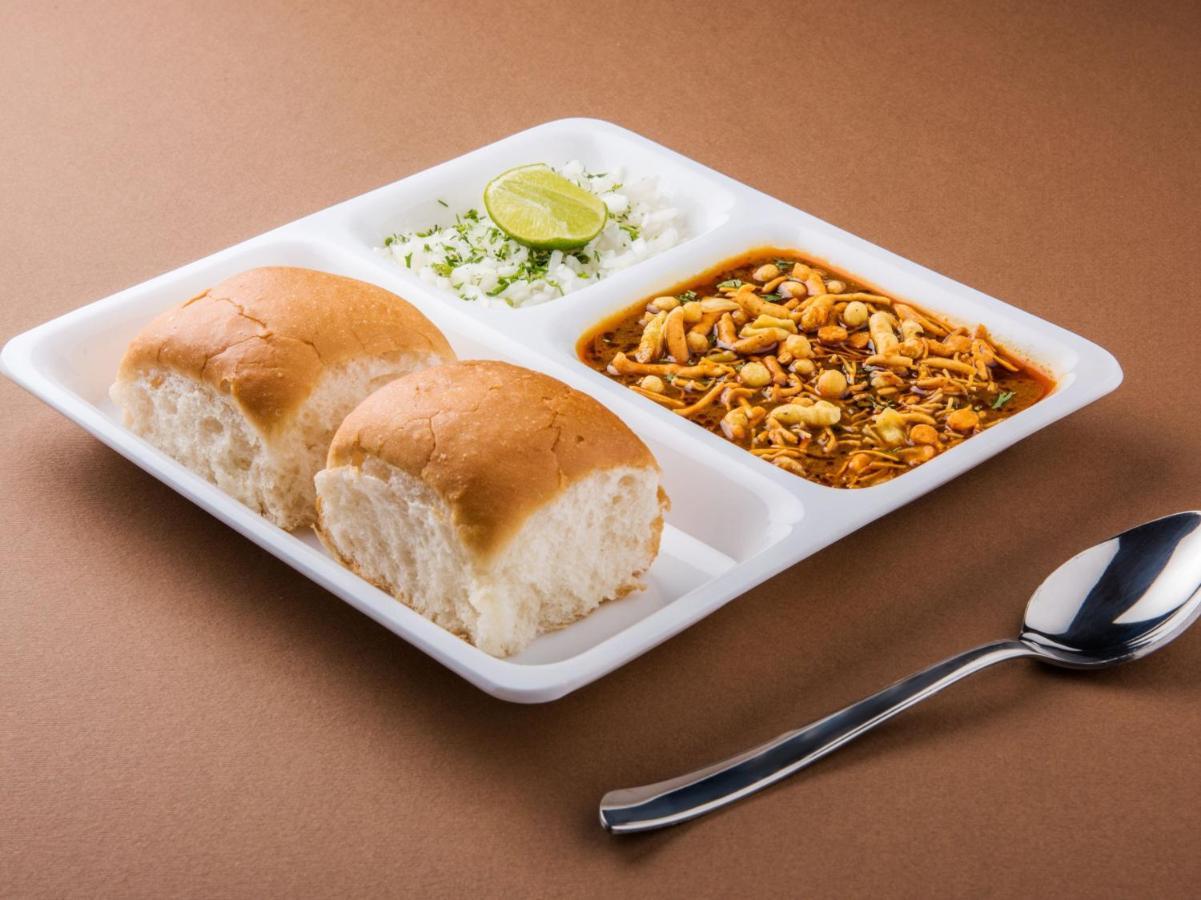 Hotel City Inn Rajkot Buitenkant foto
