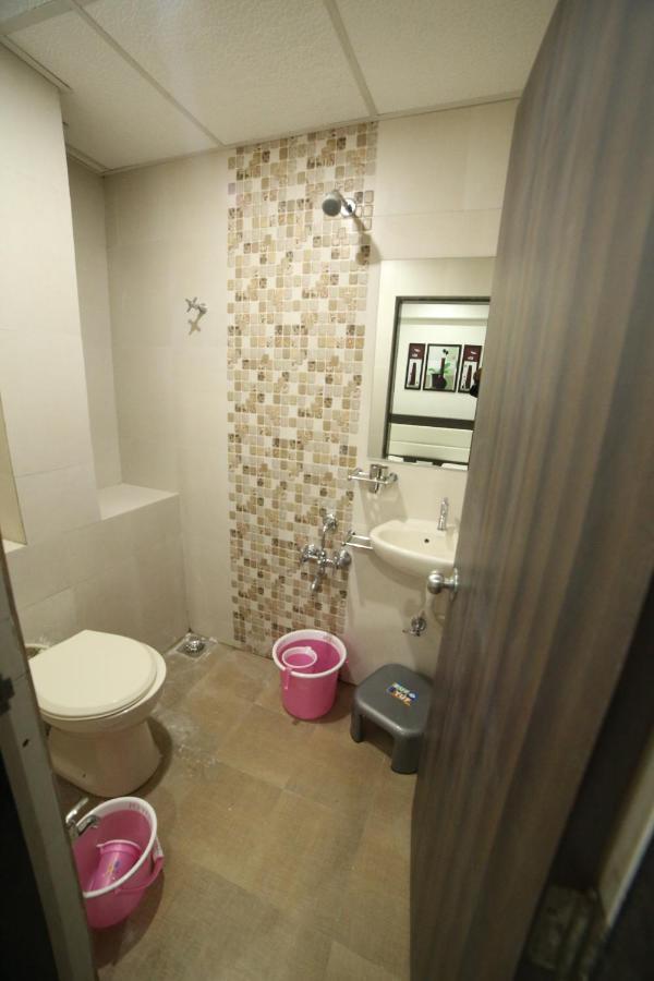 Hotel City Inn Rajkot Buitenkant foto