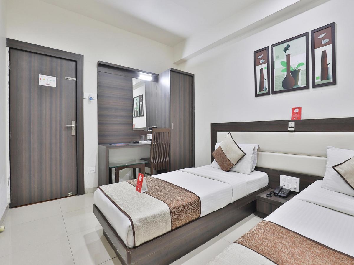 Hotel City Inn Rajkot Buitenkant foto